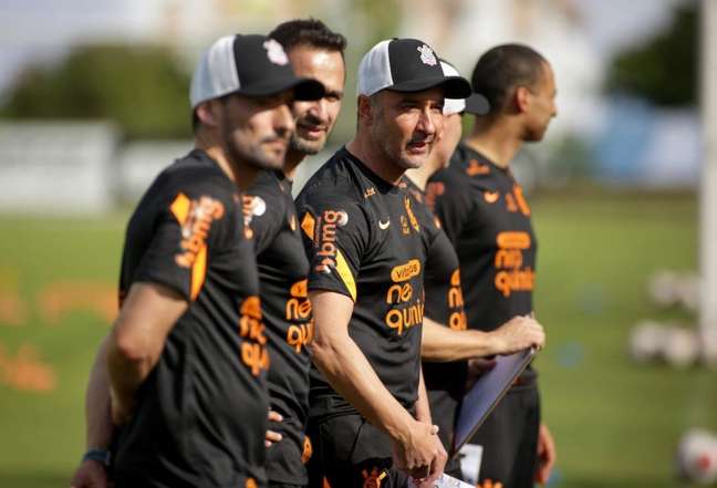 Presidente do Corinthians confirma insatisfação de atletas e garante não cair em pressão por futuro de VP
