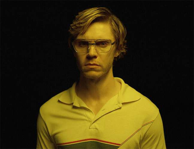 Evan Peters arrepia no trailer de "Dahmer: Um Canibal Americano"