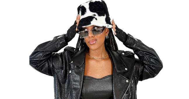 Bela Maria releases single and viewer for “Igual Seu Jorge” Bela Maria releases single and viewer for “Igual Seu Jorge”