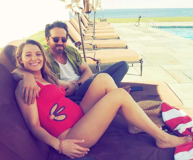 Blake Lively posts pregnancy photos to protest paparazzi harassment Blake Lively posts pregnancy photos to protest paparazzi harassment