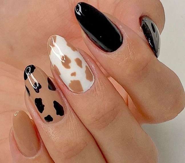 Animal prints are a hit among decorated nails (Playback / Instagram @keziacastronail) Animal prints are a hit among decorated nails (Playback / Instagram @keziacastronail)