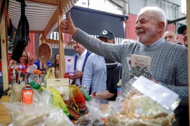 Lula amplia vantagem sobre Bolsonaro, diz FSB