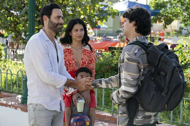 Miguel discovers that his father is not what he appeared to be (Image: Disclosure / Netflix) Miguel discovers that his father is not what he appeared to be (Image: Disclosure / Netflix)