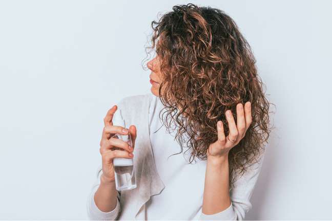 10 finishing techniques for curly, frizzy and wavy hair 10 finishing techniques for curly, frizzy and wavy hair