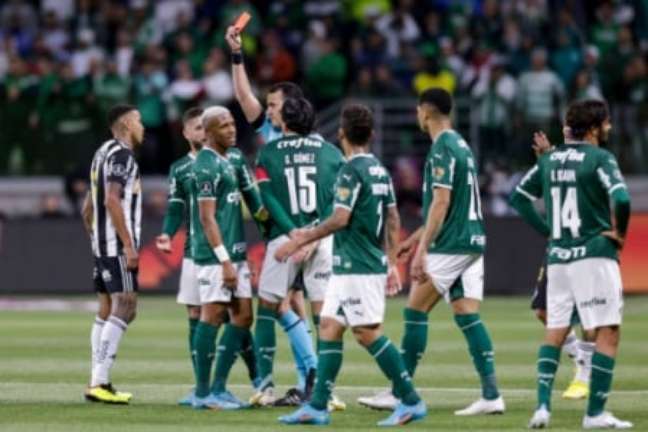 Danilo já acumula duas expulsões diretas (Foto: Staff Images/Conmebol)