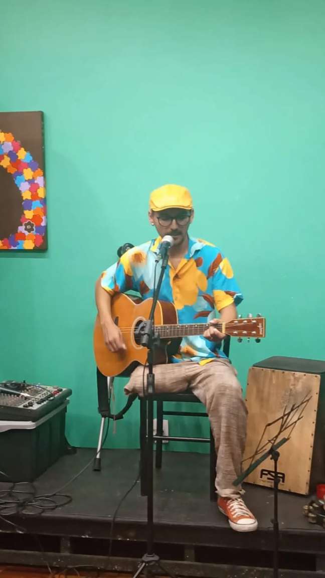 Elvis Moura, durante sua festa de anivers&aacute;rio, ap&oacute;s o acidente