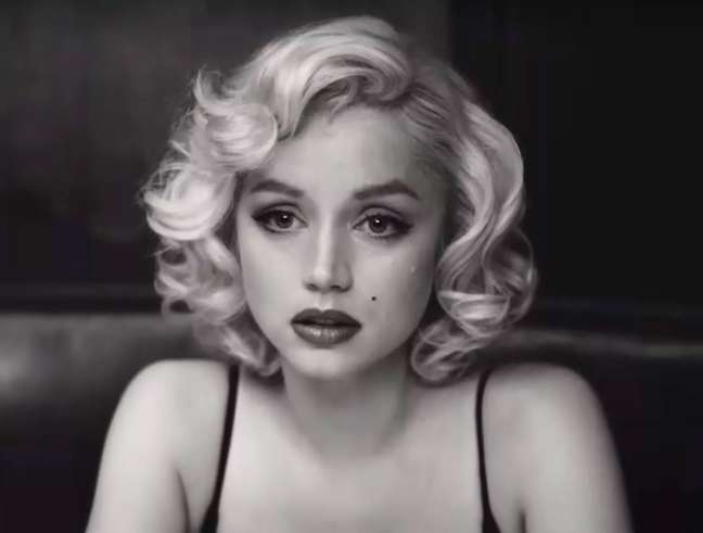 The actress who played Marilyn Monroe visited Star’s grave to ask for permission The actress who played Marilyn Monroe visited Star’s grave to ask for permission
