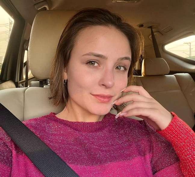 With a clean face, Larissa Manoela demonstrates the practicality of the bob cut