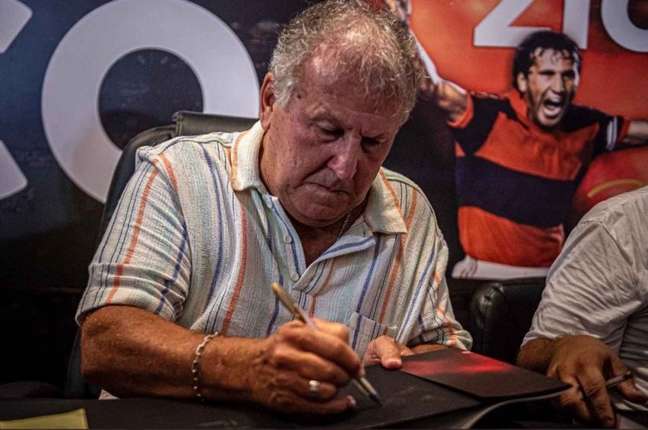 Zico revela que poderia ter destino diferente do Flamengo na carreira