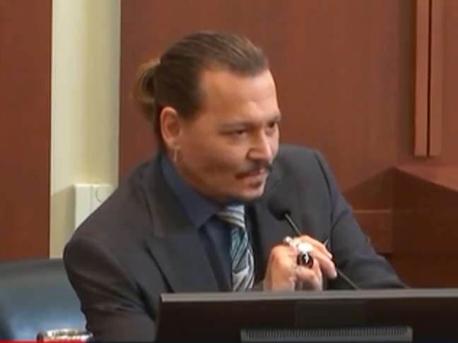 Johnny Depp would be dating his lawyer, the magazine says Johnny Depp would be dating his lawyer, the magazine says