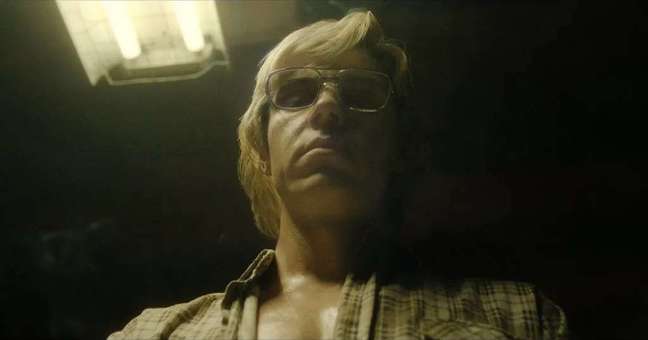 Evan Peters plays the psychopath Jeffrey Dahmer.  (Picture: Playback / Netflix)