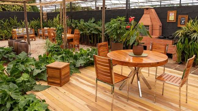 4. The outdoor area consists of a social space and shade plants. Photo: Giuliana Lazzarini 4. The outdoor area consists of a social space and shade plants. Photo: Giuliana Lazzarini