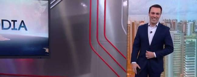 CNN Brasil presenter has fun with a production error during the broadcast;  watch