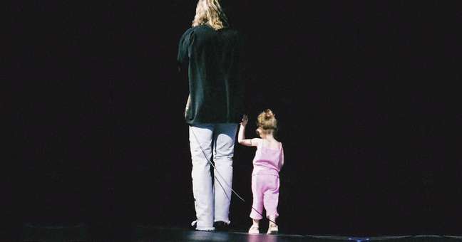 Noah Cyrus duets with his father on the song “Noah (Stand Still)” Noah Cyrus duets with his father on the song “Noah (Stand Still)”