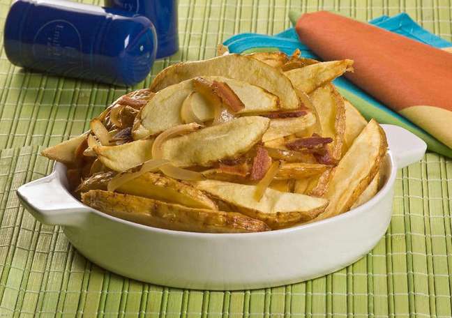 French Fries With Bacon And Onion | Photo: Cooking Guide French Fries With Bacon And Onion | Photo: Cooking Guide