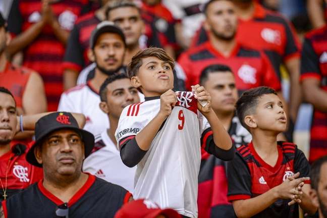 Torcedores do Flamengo reclamam de venda de ingressos para final da Copa do Brasil na web; entenda