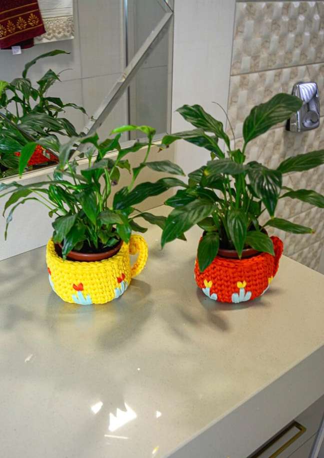28. Set of embroidered cups. Source: Circle 28. Set of embroidered cups. Source: Circle