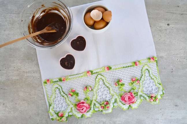 5. Tulip tea towel. Source: Circle 5. Tulip tea towel. Source: Circle