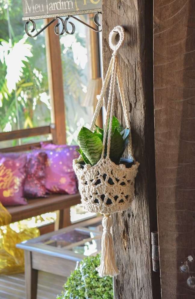 30. Hanger for natural plants. Source: Circle 30. Hanger for natural plants. Source: Circle