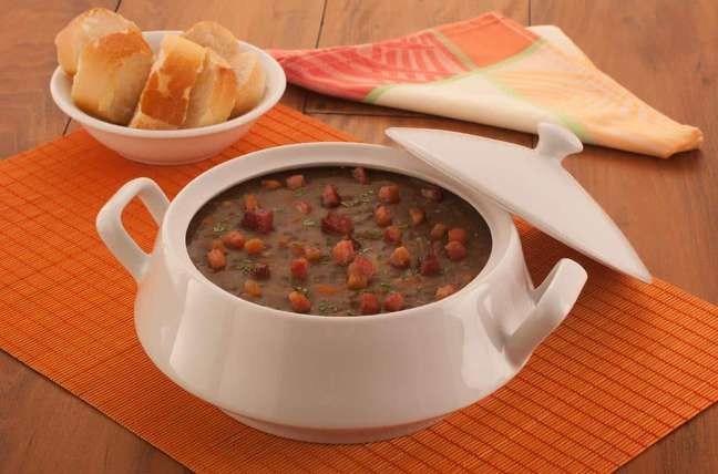 Uma forma diferente de preparar sopa de legumes é usar lentilhas – Foto: Guia da Cozinha
