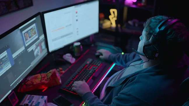 In the tail of the comet of GameStop shares, other shares of companies considered bankrupt have started to rise, such as Blockbuster and an American cinema chain (Image: Disclosure / Netflix) In the tail of the comet of GameStop shares, other shares of companies considered bankrupt have started to rise, such as Blockbuster and an American cinema chain (Image: Disclosure / Netflix)