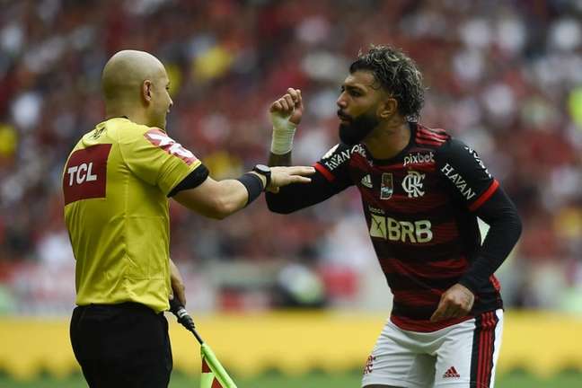 Gabigol é suspenso pelo STJD por uma partida por expulsão contra o Ceará