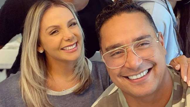 In the midst of the hurricane, Xanddy and Carla Perez travel in a hurry because of their children