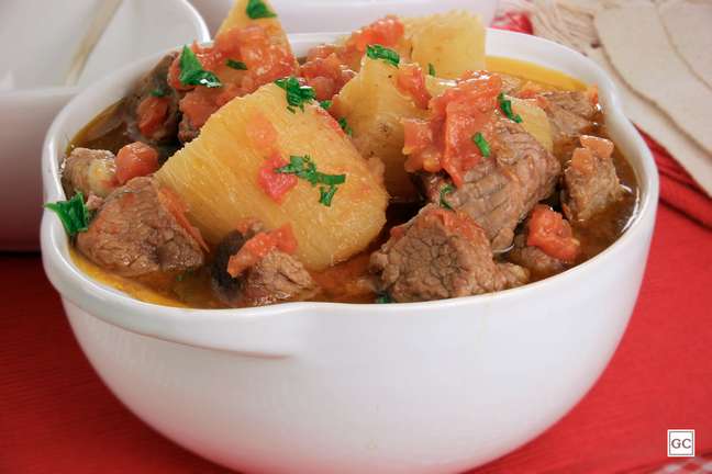 Rib broth with cassava and tomato | Photo: Cooking Guide Rib broth with cassava and tomato | Photo: Cooking Guide