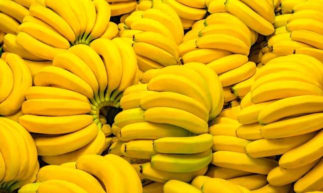 As bananas nanica e prata devem ser algumas das frutas baratas de outubro – Foto: Shutterstock