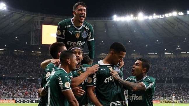 Palmeiras faz treino tático de olho no Choque-Rei; veja provável escalação sem Rony