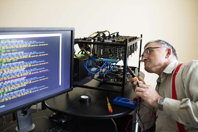 People aged 60 and older in the field of technology have a wider repertoire of tools
