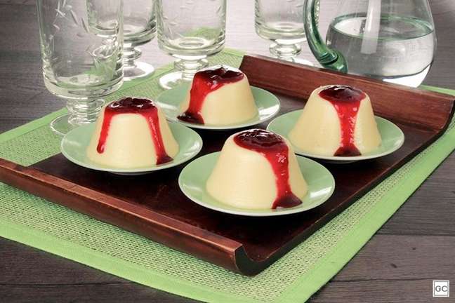 Among the wine recipes, bet on panna cotta with wine syrup for dessert - Photo: Guia da Cozinha