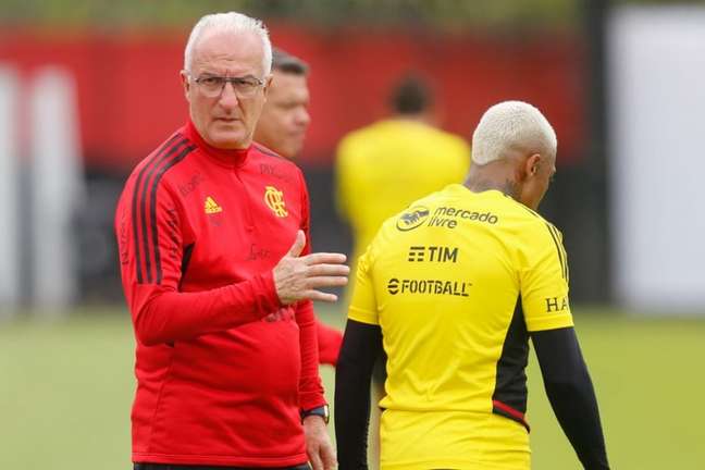 Flamengo diminui lista de desfalques e chega com time completo para sequência no Brasileirão