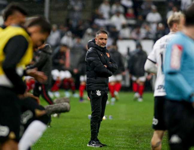 Vítor Pereira lamenta mau início, mas acredita que vitória do Corinthians sobre o Cuiabá foi justa