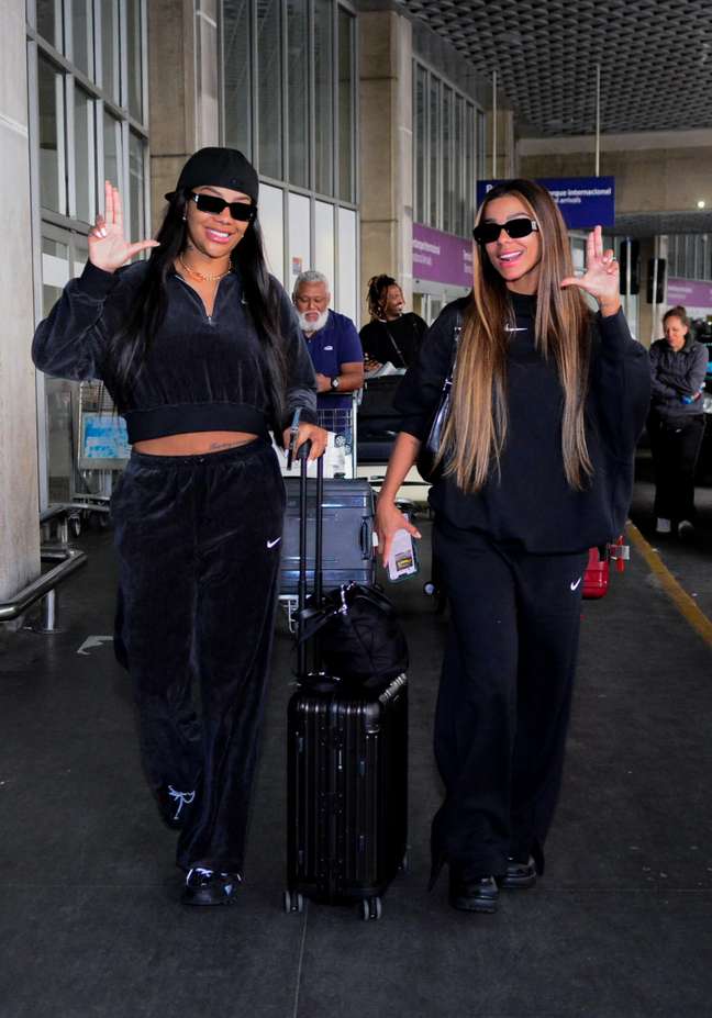 Ludmilla and Brunna arrive in Brazil