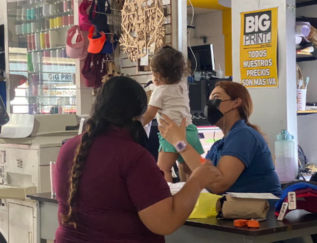 The boss allows the employee to take his daughter to work and the story goes viral The boss allows the employee to take his daughter to work and the story goes viral
