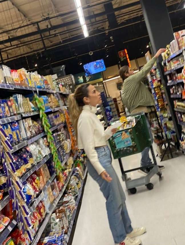 Wanessa and Dado together in a supermarket - Wanessa and Dado together in a supermarket -