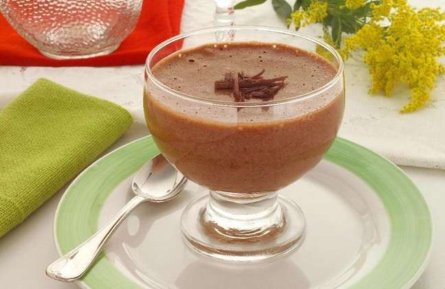 Semi-sweet honey and chocolate mousse - Photo: Guia da Cozinha Semi-sweet honey and chocolate mousse - Photo: Guia da Cozinha