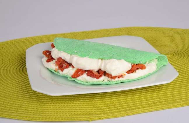 Green tapioca with ricotta cream and dried tomatoes - Photo: Guia da Cozinha Green tapioca with ricotta cream and dried tomatoes - Photo: Guia da Cozinha