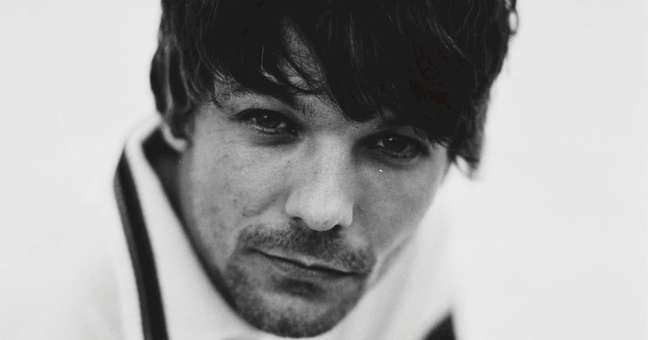 Louis Tomlinson releases live version of “Bigger Than Me” Louis Tomlinson releases live version of “Bigger Than Me”