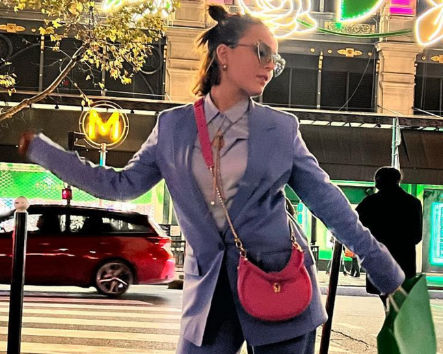Comfortable: Larissa Manoela wears a gold suit and sneakers in Paris Comfortable: Larissa Manoela wears a gold suit and sneakers in Paris