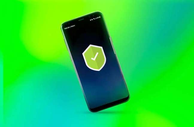 Keeping an antivirus on your phone and computer, along with always up-to-date browsers, helps identify fake websites and browse the internet safely (Image: Disclosure/Kaspersky)