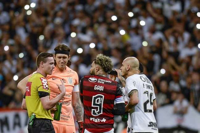 Corinthians usou 'força do ódio' para 'virar o jogo' em decisão do Flamengo