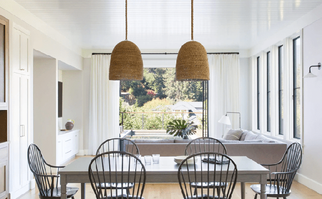 The simple lines of the furniture help in the feeling of spaciousness. The simple lines of the furniture help in the feeling of spaciousness.