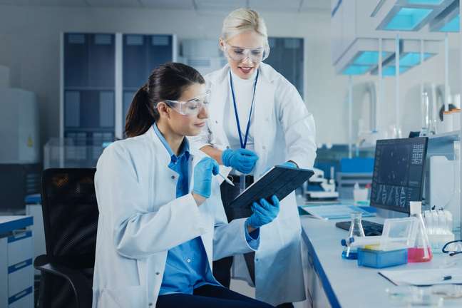 Volunteers go through a selection and preparation process to participate in clinical trials 