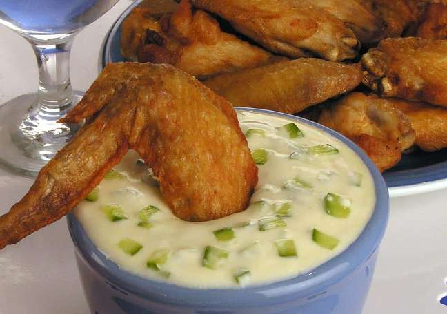 Chicken wings with cucumber sauce - Photo: Guia da Cozinha