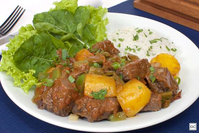 Find out how to make the classic braised with cassava Find out how to make the classic braised with cassava