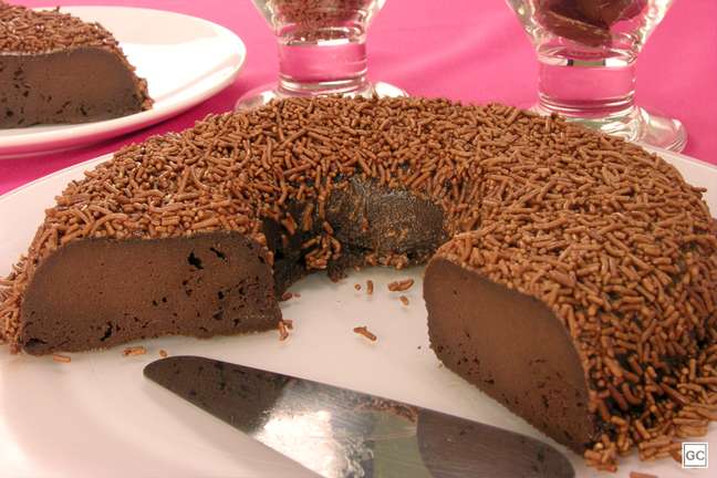 The brigadeiro cake in the microwave - Photo: Guia da Cozinha The brigadeiro cake in the microwave - Photo: Guia da Cozinha