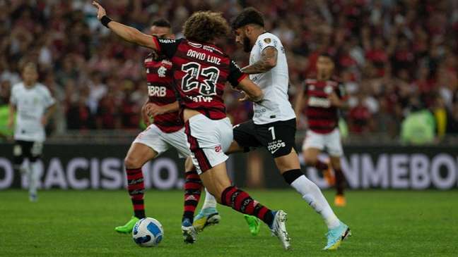 Rivais na Copa do Brasil, Corinthians e Flamengo protagonizam duelo nas redes sociais