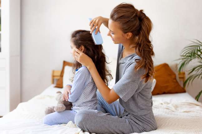 Regularly examining children's scalp prevents hair problems Regularly examining children's scalp prevents hair problems